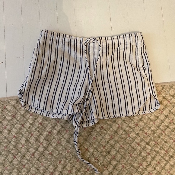 Brandy Melville Pants - Brandy Melville Linen Navy and White Shorts